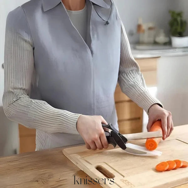 Multifunctional kitchen scissors