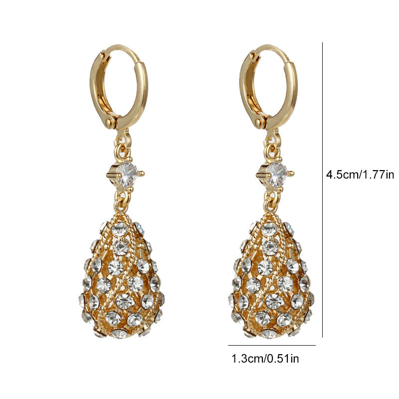 Fashionable earrings with diamonds