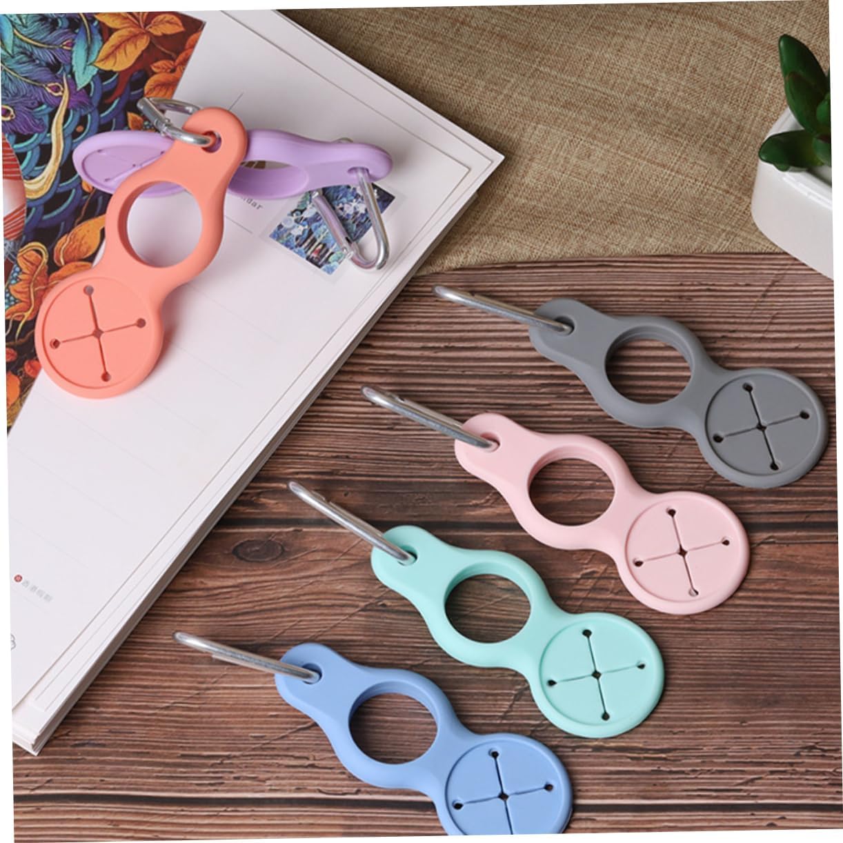 🏆Hot Sale⚡🌟 Silicone Sport Kettle Buckle Outdoor Carabiner Water Bottle Holder(4pieces 1 set)