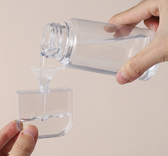 ✈️ 38ml Card Spray Bottle - Leakproof Pocket Size Perfume Atomizer 💼 Minimalist Travel Gift